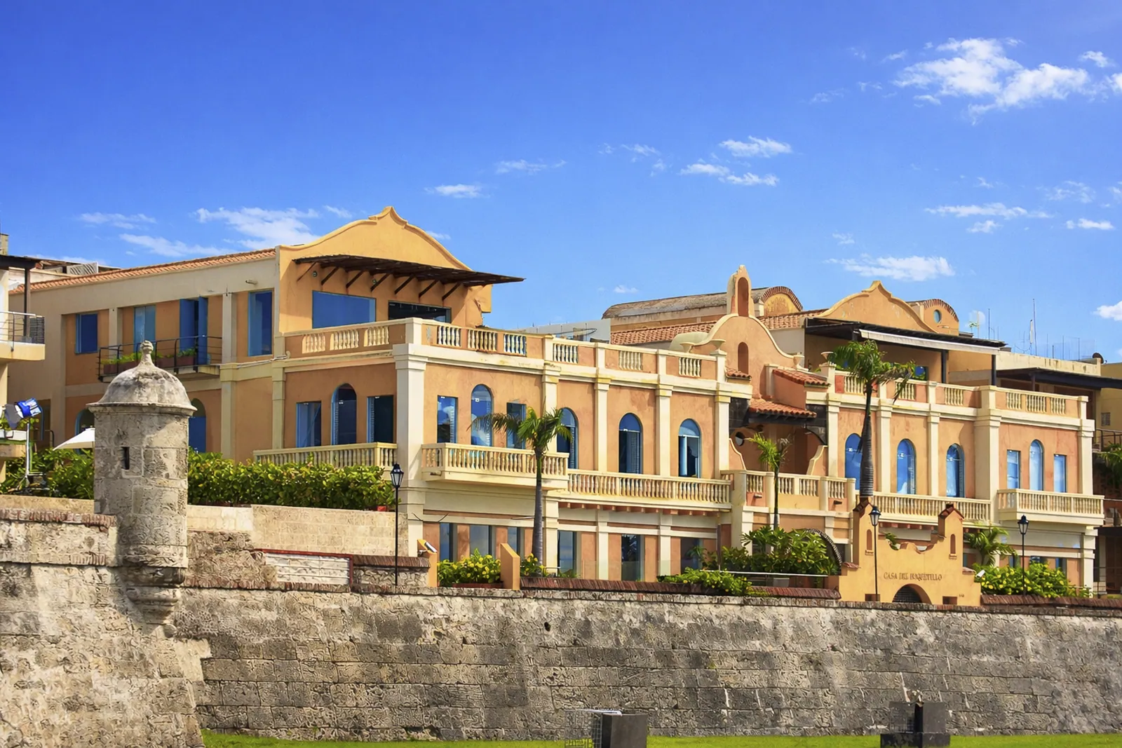 Bastion and colonial architecture facing the sea, Cartagena