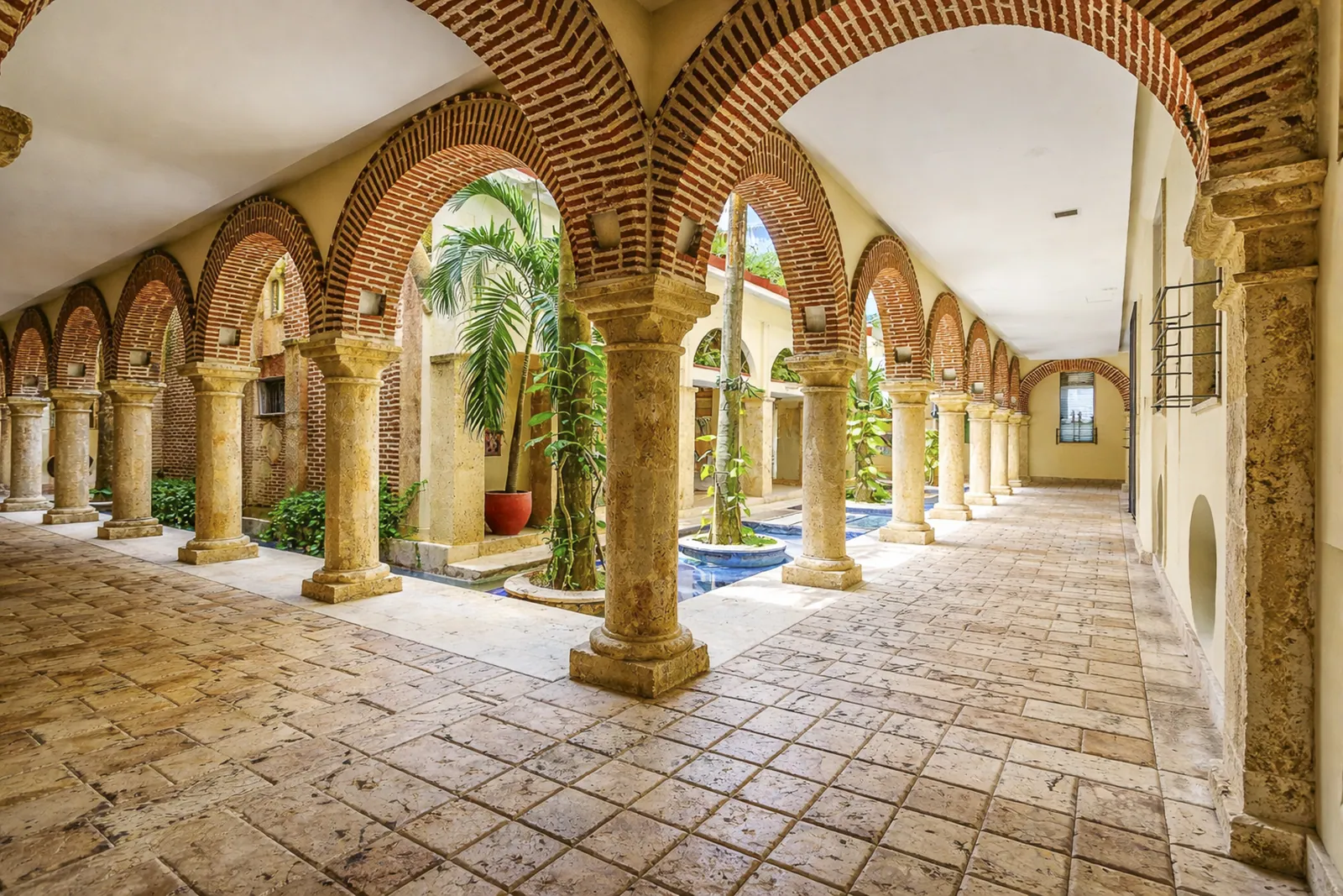 Colonial arched gallery at Casa del Boquetillo, Cartagena