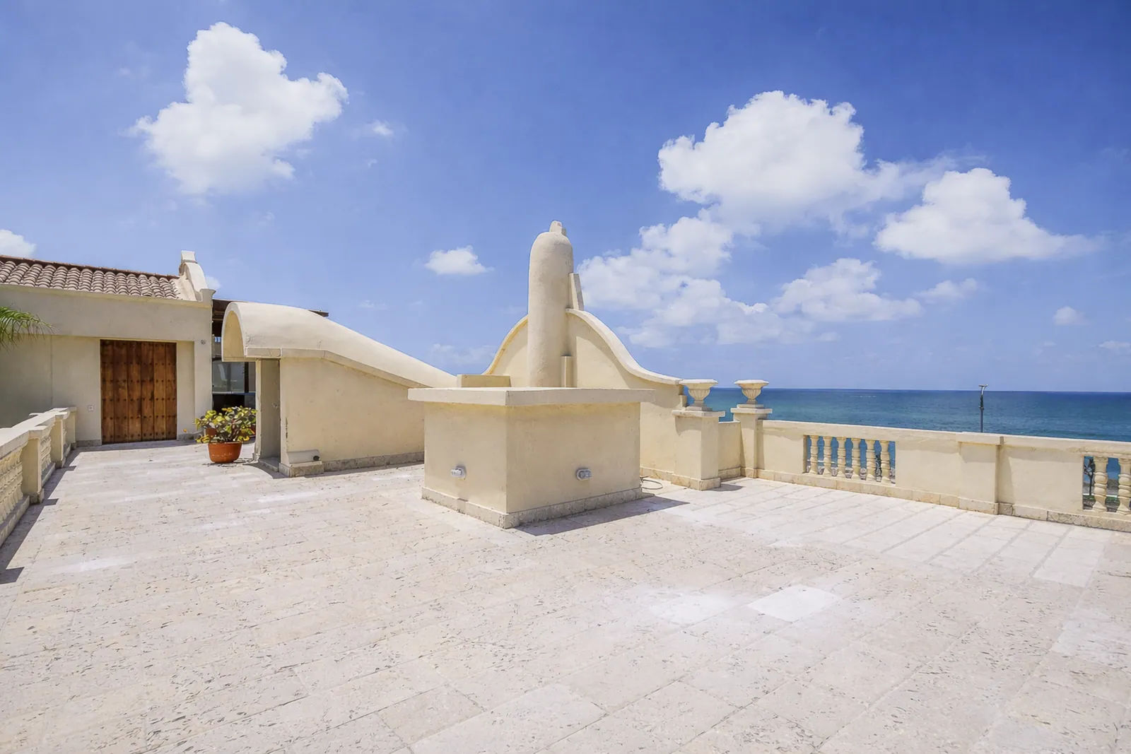 Rooftop sun terrace with sea views, Cartagena