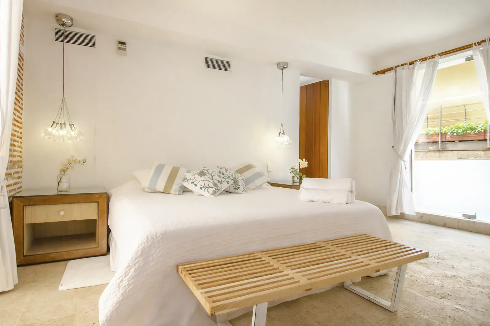 Second bedroom with private bathroom, luxury apartment in Cartagena